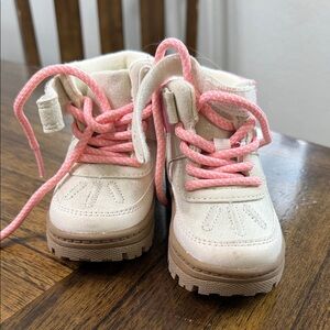 Baby girl snow boots (carters)